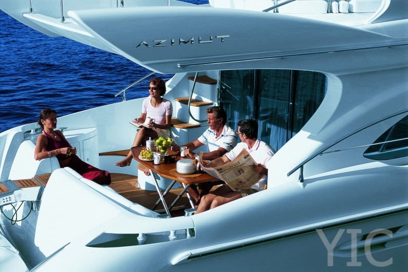 azimut yachts 50 cockpit