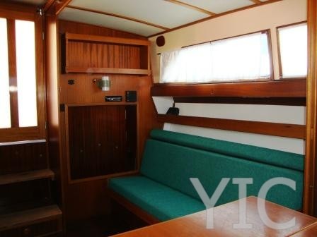 coronet capitan 31 motor yacht in croatia charter on yachtsincroatia