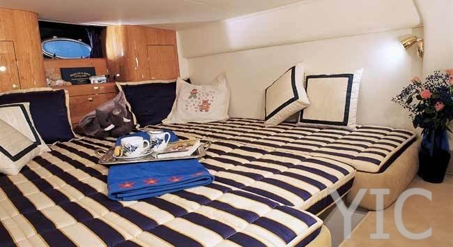 cranchi smeraldo 37 motor yacht in croatia charter on yachtsincroatia