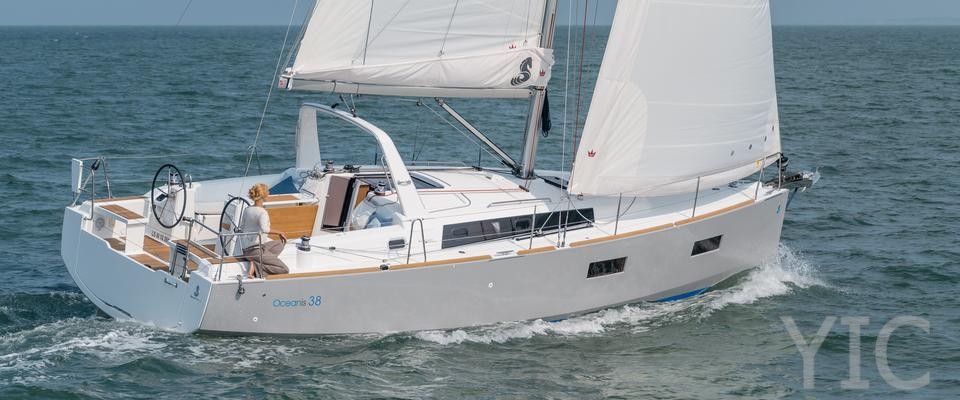 oceanis 38 under sail1